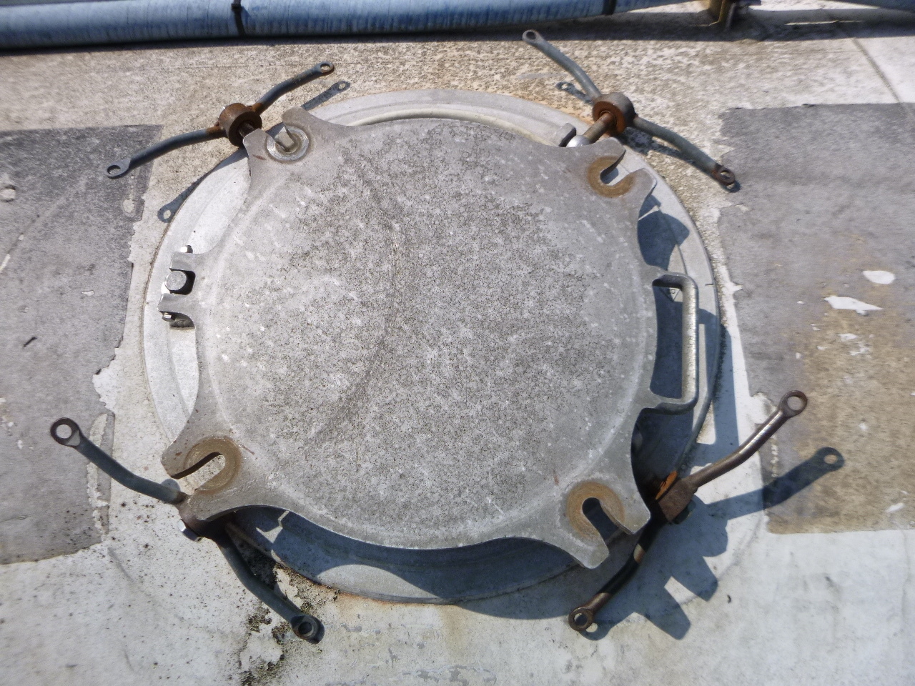 Polprikolica cisterna za transport moke Feldbinder Powder tank alu 63 m3 / 1 comp (tipping): slika 10