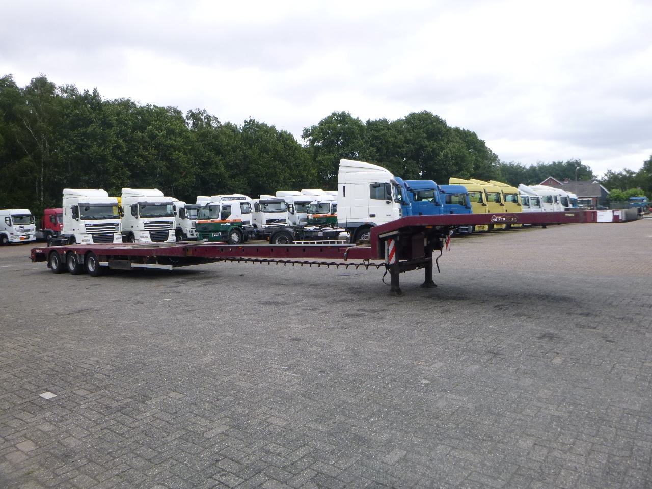 Nizko noseča polprikolica Nooteboom 3-axle semi-lowbed trailer extendable 14.5 m + ramps: slika 2