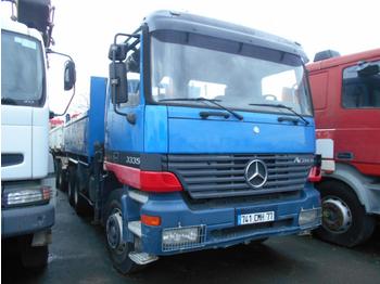 Tovornjak prekucnik, Tovornjak z dvigalom Mercedes Actros 3335: slika 1