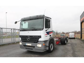 Kontejnerski tovornjak/ Tovornjak z zamenljivim tovoriščem Mercedes-Benz 2536 L: slika 1