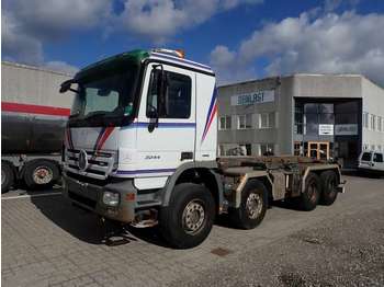 Kontejnerski tovornjak/ Tovornjak z zamenljivim tovoriščem Mercedes-Benz 3244: slika 1