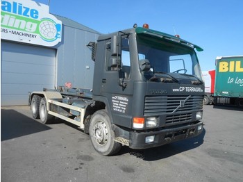 Kontejnerski tovornjak/ Tovornjak z zamenljivim tovoriščem Volvo FL10: slika 1