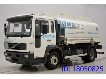 Tovornjak cisterna za transport goriva Volvo FL6.150: slika 1